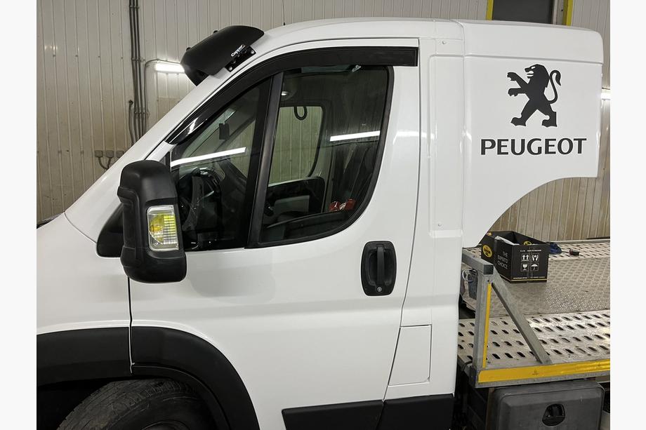 Fiat Ducato 2006-2025 Window Deflectors (2 pcs, DDU) Image
