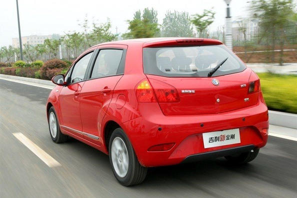 An overview of hatchback Geely GC5 Photo 3