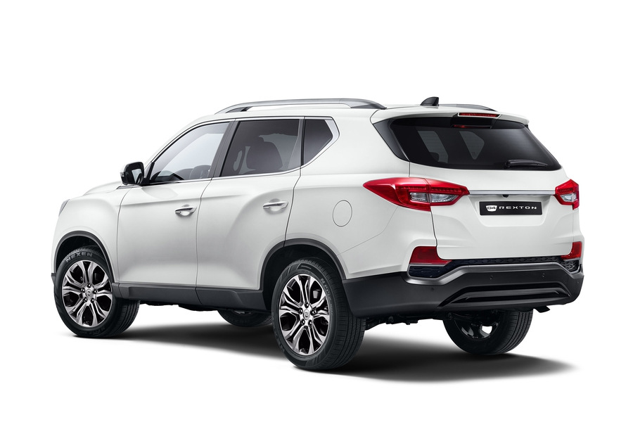 Overview of the crossover SsangYong Rexton third generation