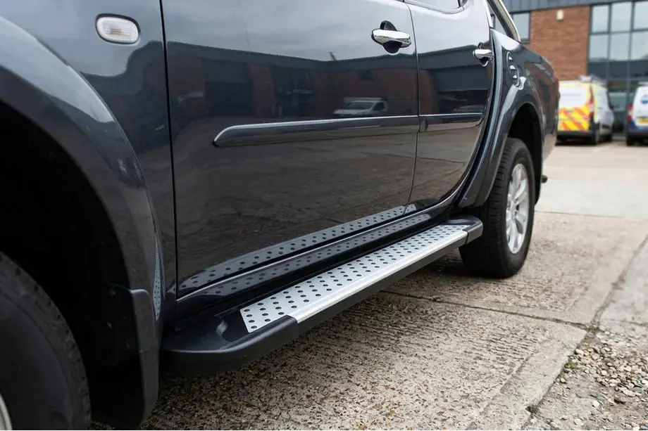 Fiat Fullback 2016- Side Steps X5-Type (2 pcs, Aluminum) Image