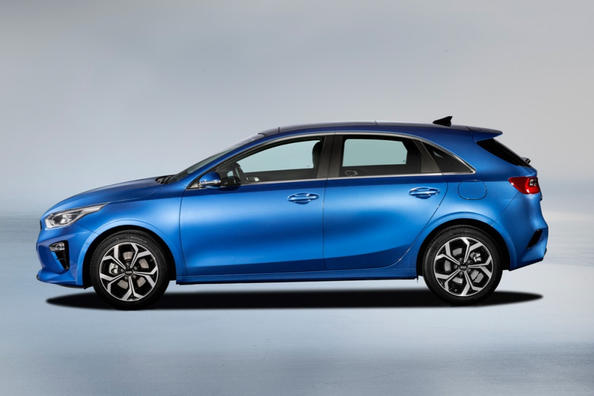 Review of KIA Ceed hatchback of the third generation Photo 3