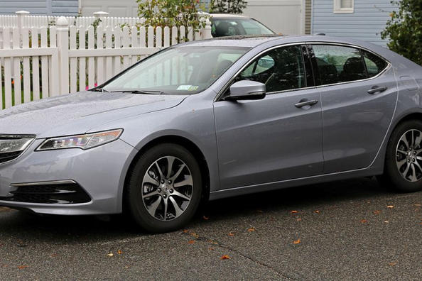 Overview of the premium sedan Acura TLX Photo 6