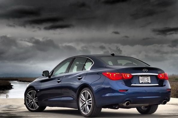The premium sedan Infiniti Q50 Photo 2