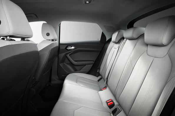 Review of the new hatchback Audi A1 Sportback Photo 6