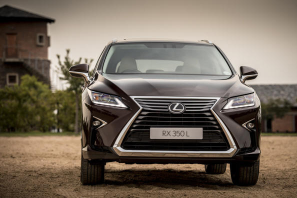 Overview of the extended crossover model Lexus RX 350L