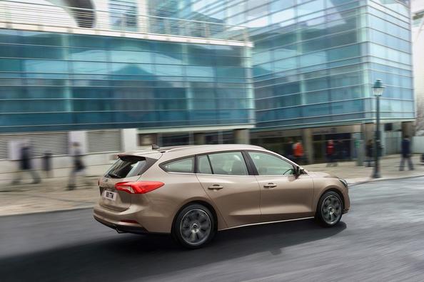 Universal Ford Focus SW fourth generation Photo 5