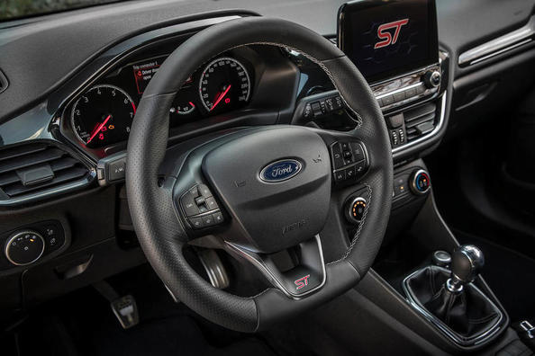 Browse Ford Fiesta ST of the third generation Photo 4