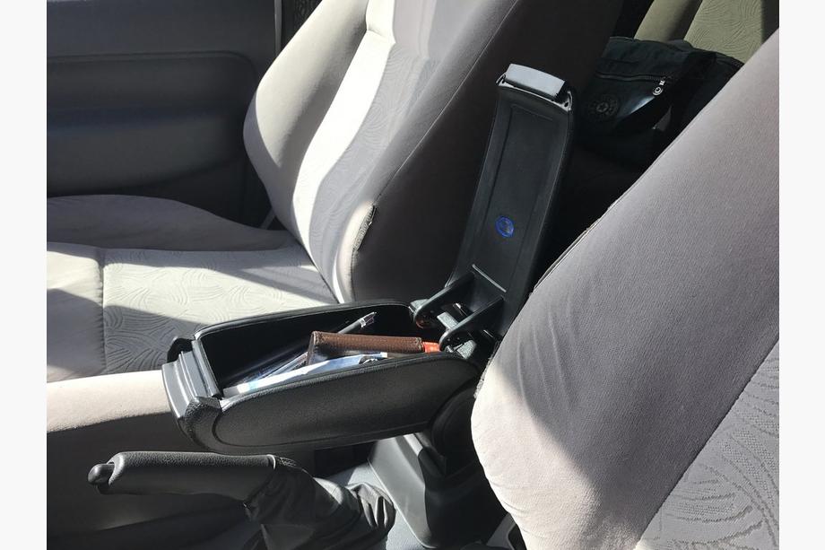 Ford Connect 2006–2009 Armrest Photo 4
