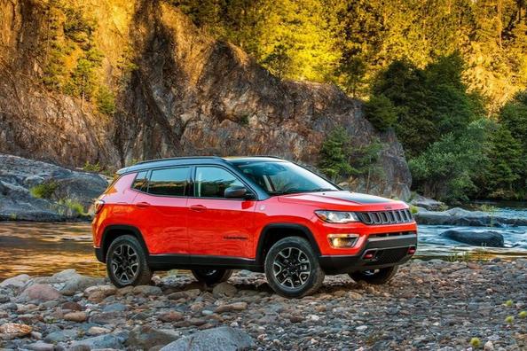 The second generation of crossover Jeep Compass Photo 2