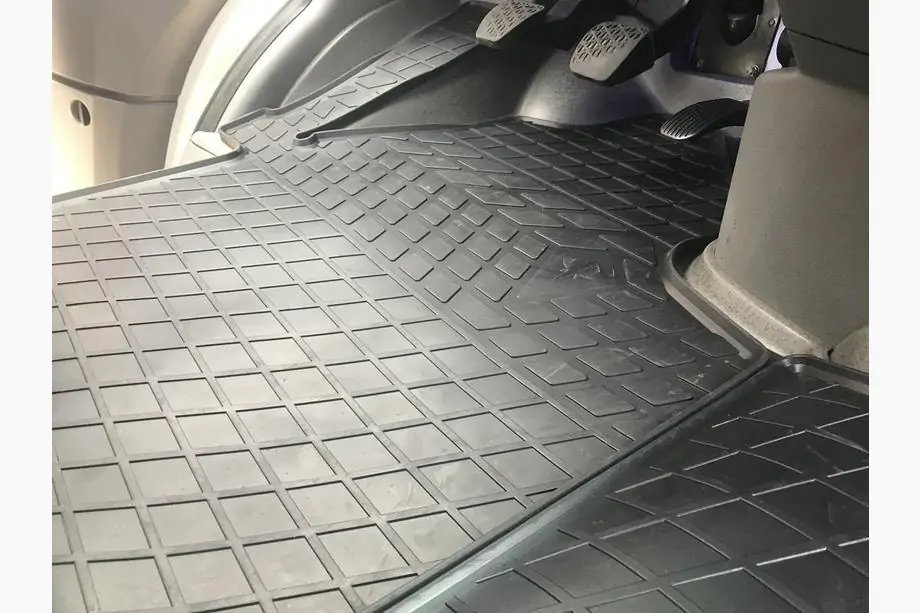 Mercedes Sprinter W906 2006–2018 Rubber Floor Mats (3 pcs, Stingray) Photo 6