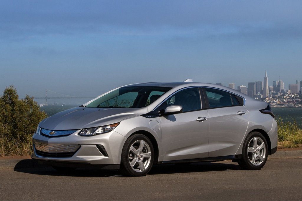 Review hybrid hatchback Chevrolet Volt second generation