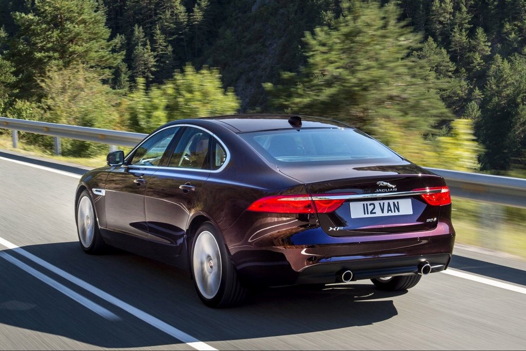 The premium sedan Jaguar XF second embodiment