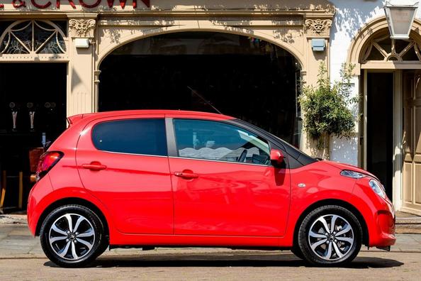 Overview of the Citroen C1 hatchback of the second generation Photo 7