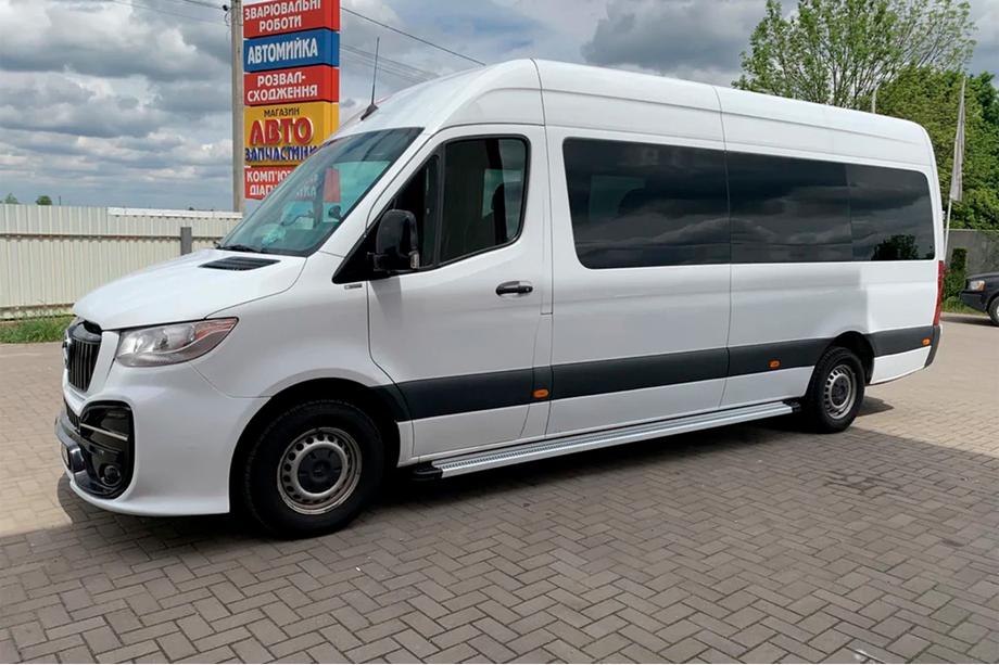 Mercedes Sprinter W907/W910 2018- Side Steps Maya V2 (2 pcs, Aluminum) Image