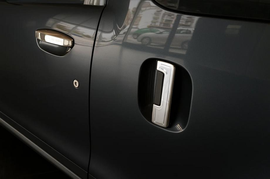 Dacia Dokker 2013-2022 Chrome Door Handle Covers (4 pcs, Stainless Steel) Image
