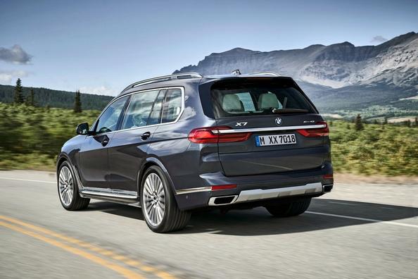 The flagship crossover BMW X7 Photo 4