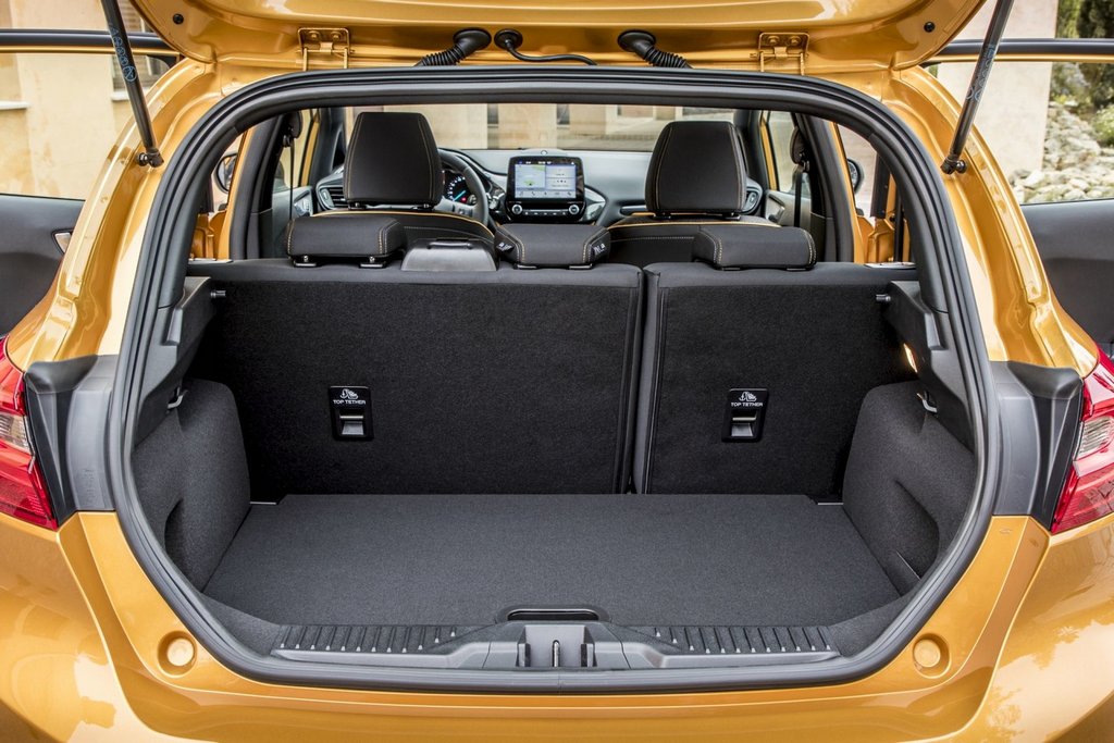 Review crossover version of the hatchback Ford Fiesta is Active