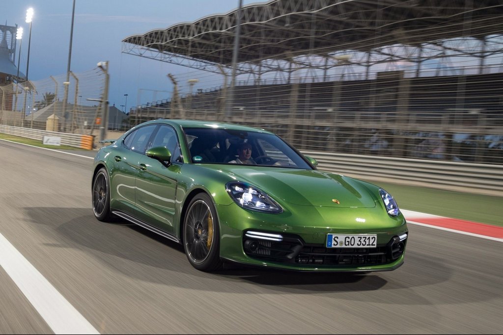 Review of the second generation Porsche Panamera