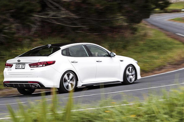 A review of charged sedan KIA Optima GT Photo 3
