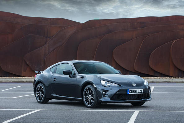 Review of the updated coupe, Toyota GT86 Photo 9