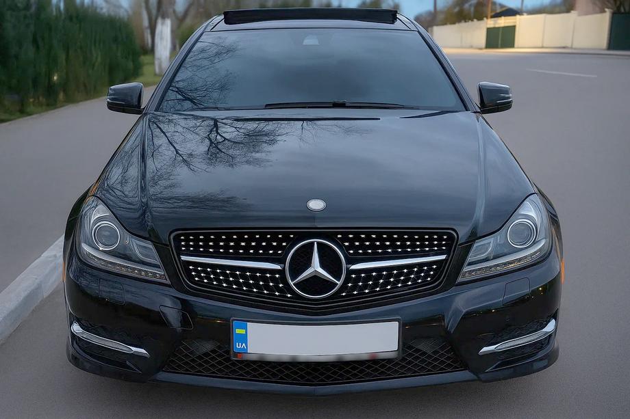 Mercedes C-class W204 2007-2015 Front Grille Diamond Black Image
