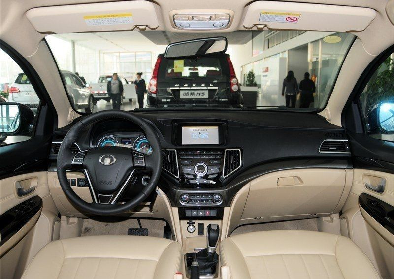 Overview compact sedan Great Wall Voleex C30