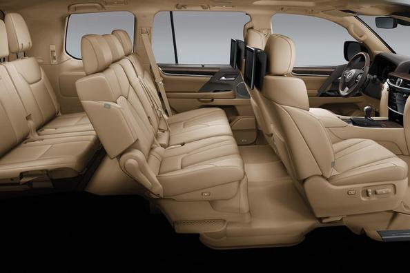 Review of the updated SUV Lexus LX Photo 6