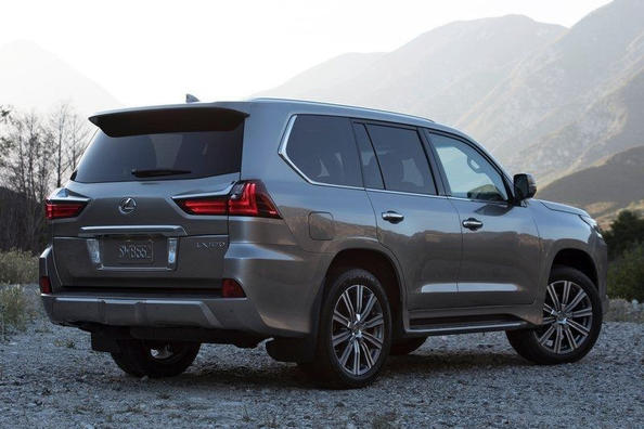 Review of the updated SUV Lexus LX Photo 4