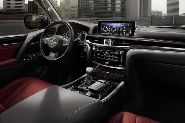Review of the updated SUV Lexus LX Photo 5