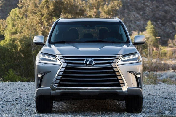 Review of the updated SUV Lexus LX Photo 3