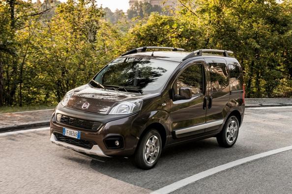Overview of the compact MPV Fiat Qubo Photo 7