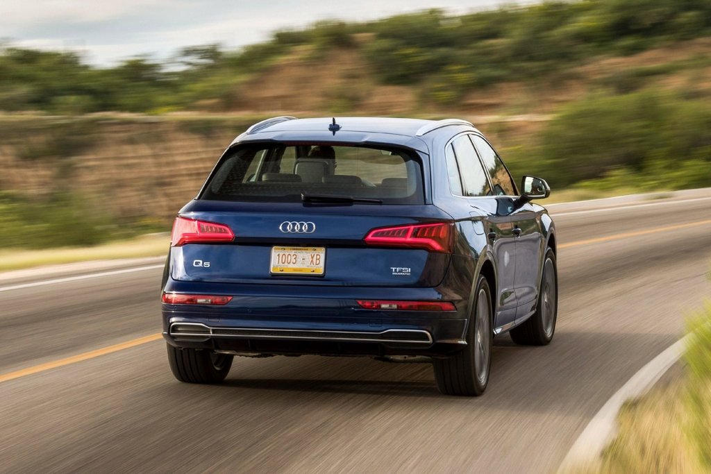 Overview of crossover Audi Q5 second generation