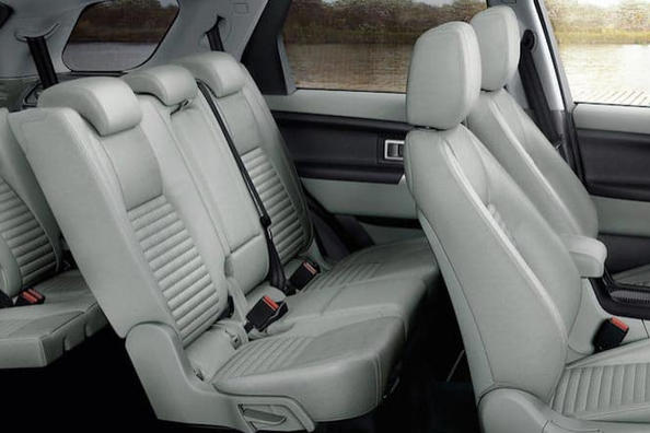 Overview of the seven-seater crossover Land Rover Discovery Sport Photo 9