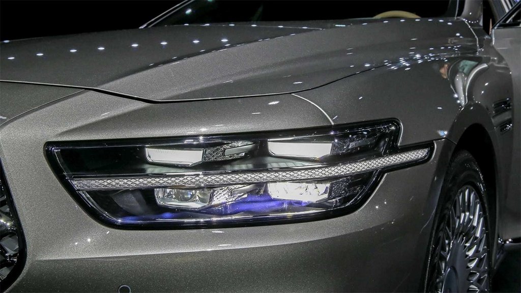 Overview of the premium Genesis sedan G90