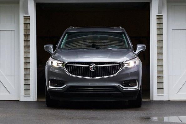 Overview of the crossover Buick Enclave Photo 3