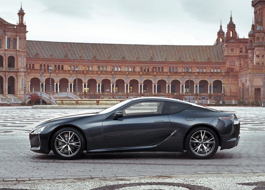 Overview of the sports coupe Lexus LC 500