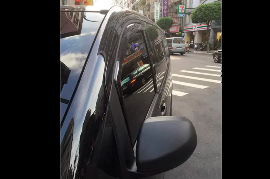 Daewoo Lanos 1998-2017 In-channel window deflectors (4 pcs, HIC) Image