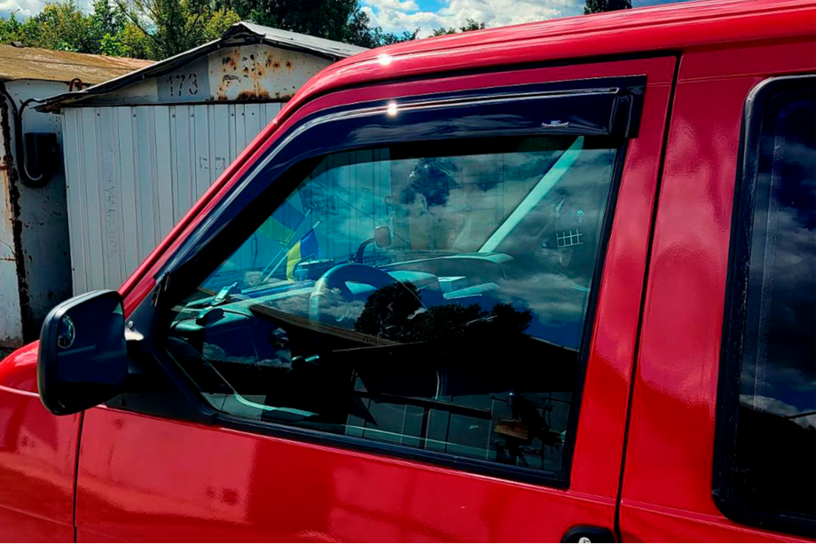 Volkswagen T4 Transporter 1990-2003 Window Deflectors (2 pcs, HIC) Image