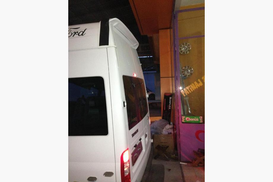 Ford Transit 2000–2014 Anatomic High Roof Spoiler (primed for painting) Photo 3