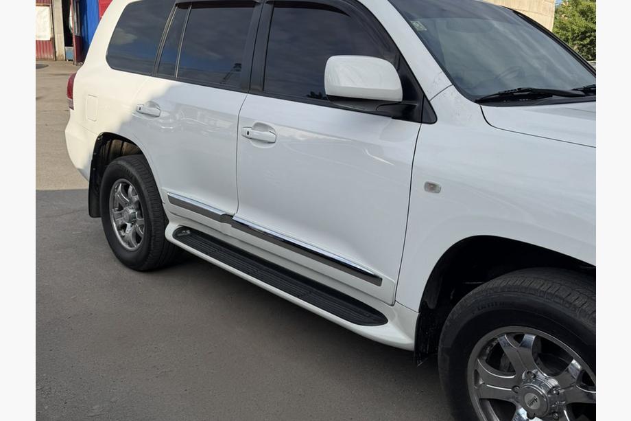 Lexus LX570/450d 2008-2022 LED Side Skirts (Lexus 2012-2016 Design) Photo 8