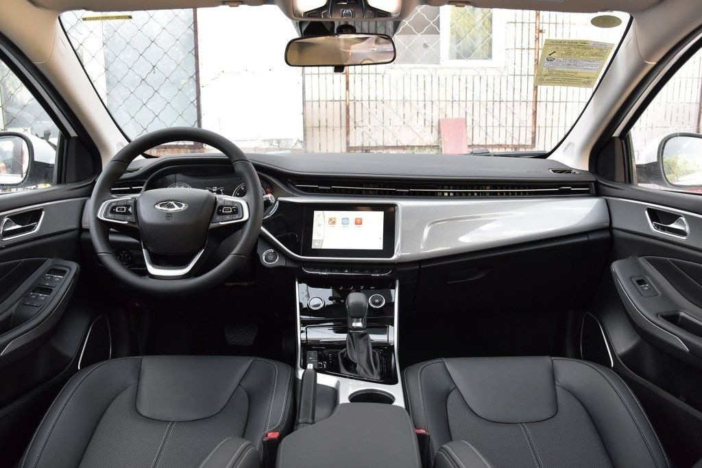 Updated mid-size sedan Chery Arrizo 5