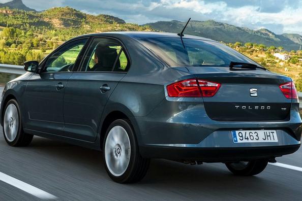 Overview liftback Seat Toledo Photo 4