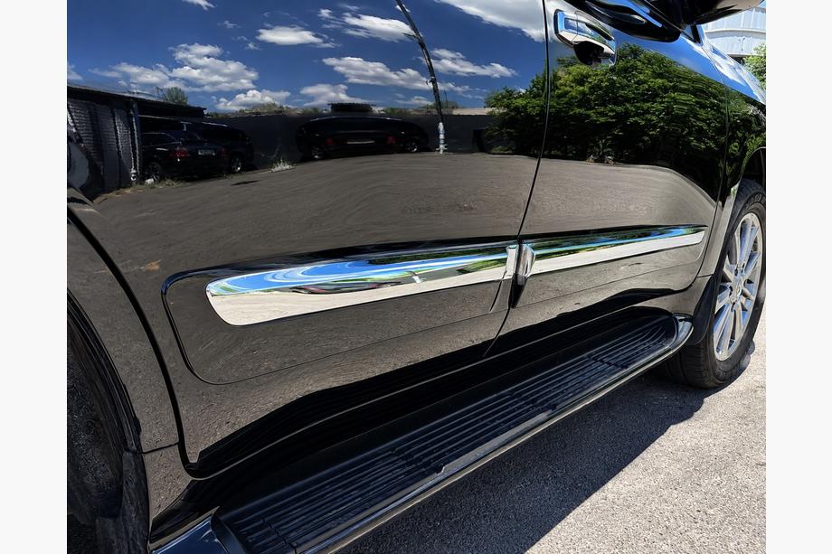 Lexus LX570/450d 2008-2022 Set of Door Moldings (2008-2016) Image