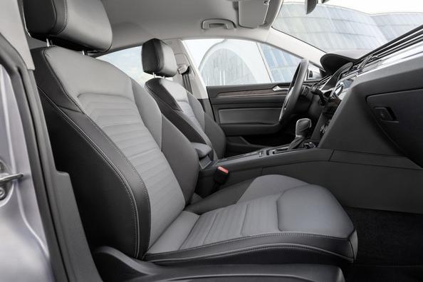 The five-door liftback Volkswagen Arteon Photo 5
