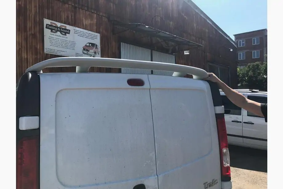 Opel Vivaro 2001–2015 Roof Spoiler (primed for painting) Photo 2