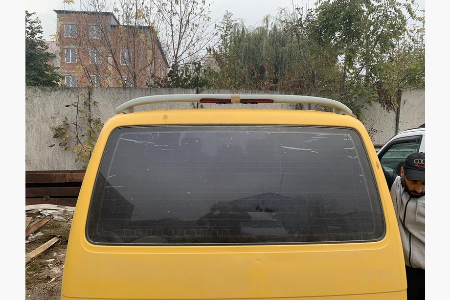 Volkswagen T4 Caravelle/Multivan 1990–2003 Roof spoiler with brake light Isikli (primed for painting) Photo 5