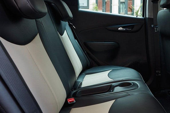 Review of the updated compact hatchback Chevrolet Spark Photo 7