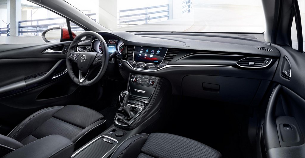 Review five-door hatchback Opel Astra K