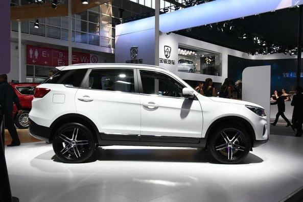 Overview urban crossover Lifan X70 Photo 9