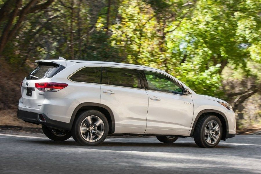 Overview of the crossover Toyota Highlander third generation